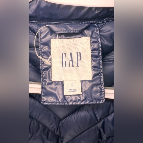 NWOT GAP Womens Small Puffer Vest Metallic Blue Full Zip Pockets Stretch Panels - Picture 7 of 8